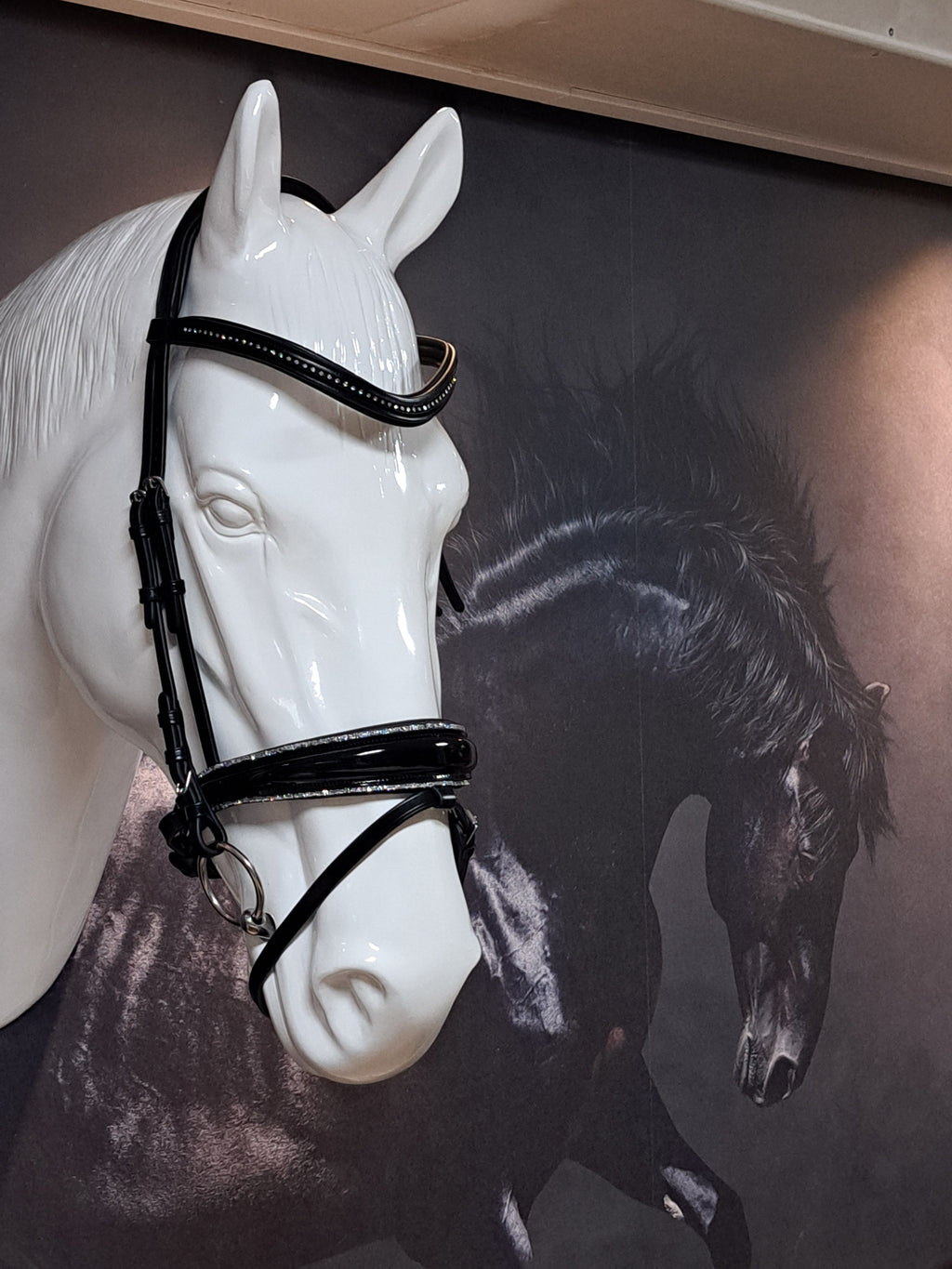 My Elite Tack Frontriem U-vormig met een enkele rij kristallen.