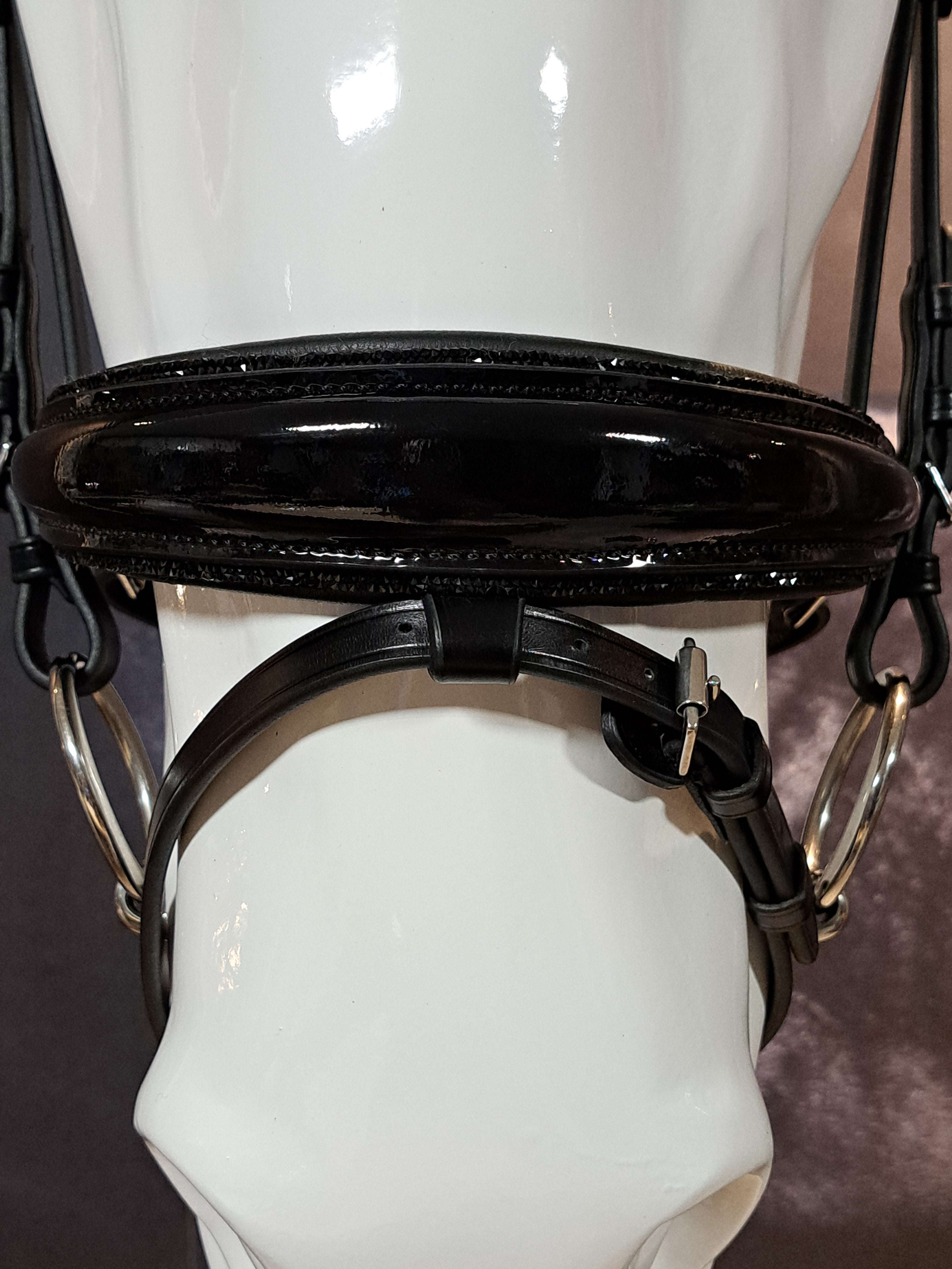 My Elite Tack Gecombineerde Conische Neusriem | Black Crystal Glitter | Patent details