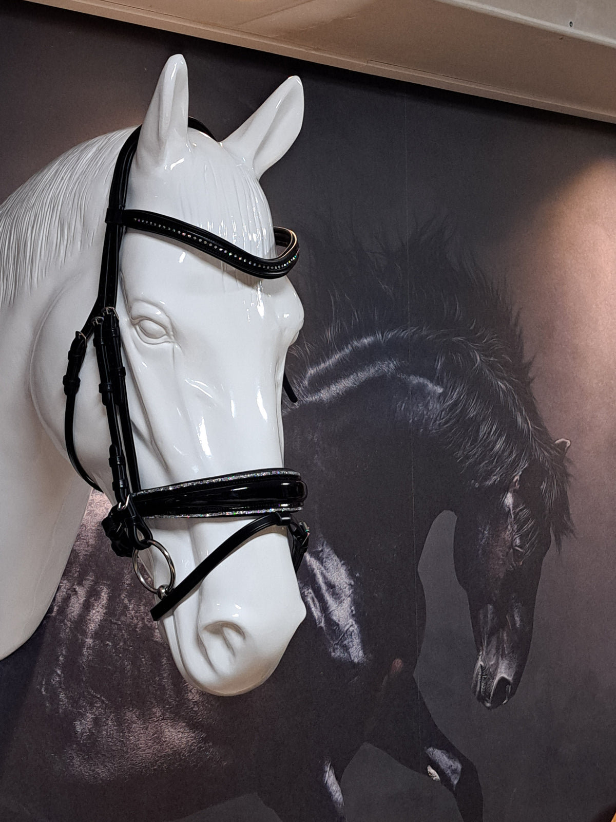 My Elite Tack Frontriem U-vormig met een enkele rij kristallen.